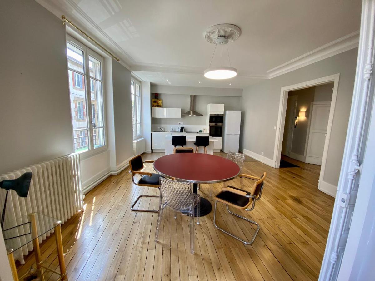 Grand Appartement De Caractere Au Coeur De Ville Мулен Екстер'єр фото